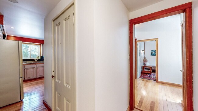 Building Photo - 1250 Bentley Dr