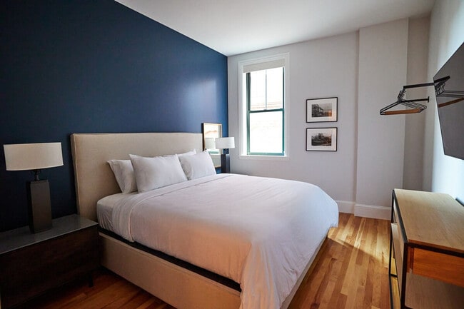 Building Photo - 205 Newbury St