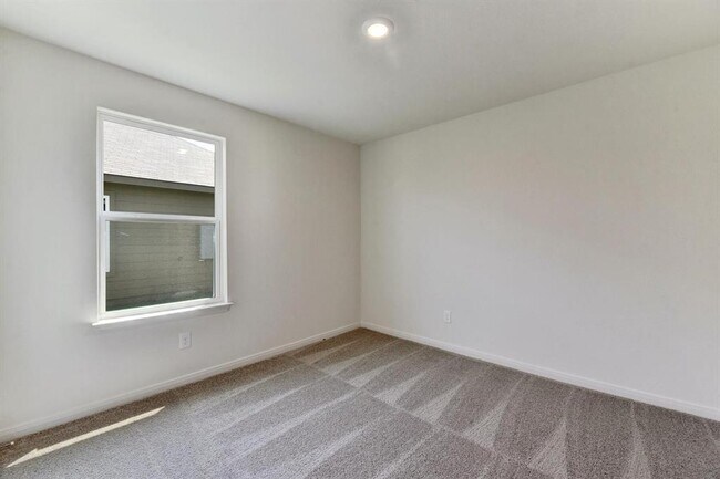 Building Photo - 18520 Quiet Range Dr