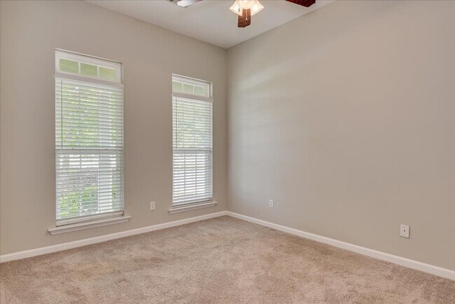 Building Photo - 1021 Mansford Ln