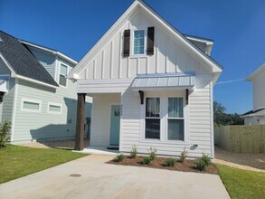 Building Photo - NEWER CONSTRUCTION! Modern NE 3/2.5 w/ Stainless Steel Appliances, Granite Counters, Washer, Drye...