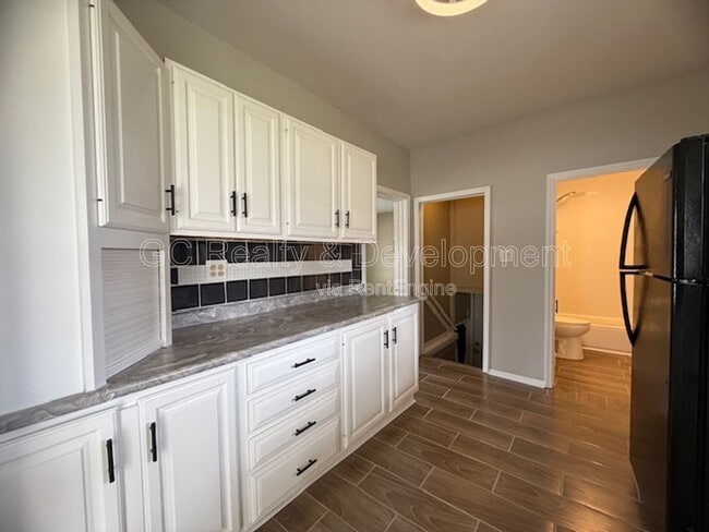 Building Photo - 101 S La Fox St