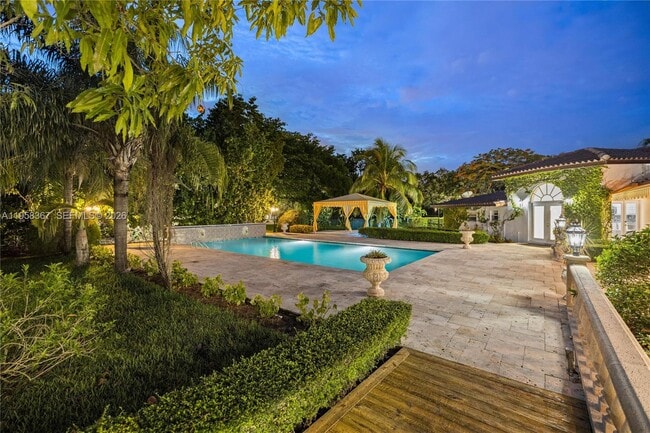 Building Photo - 12300 Old Cutler Rd