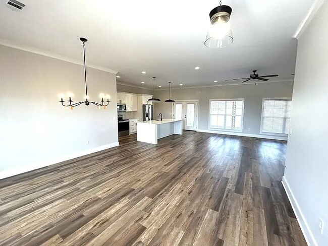 Building Photo - 300 N Rayleigh Dr