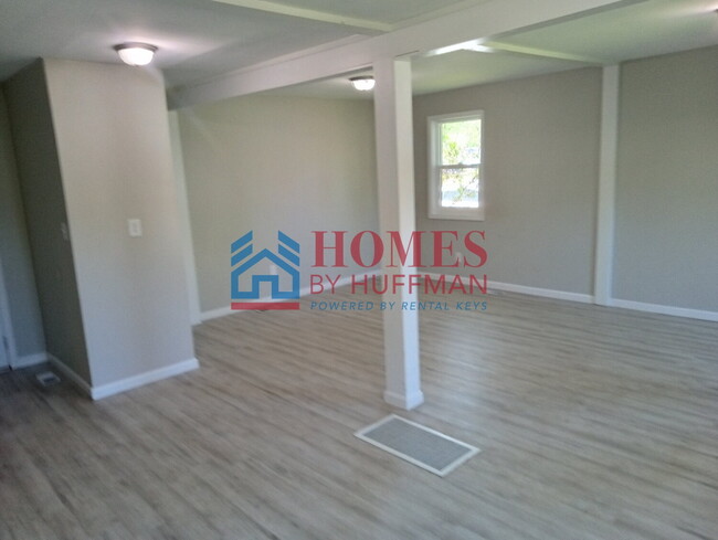 Building Photo - Three Bedroom House | Two Bathrooms