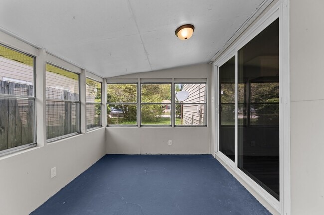 Building Photo - 2014 Somerville Dr