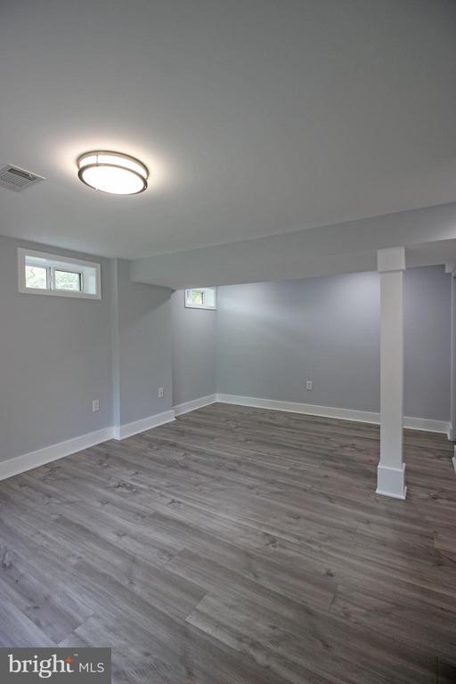 Building Photo - 6811 Glenmont St