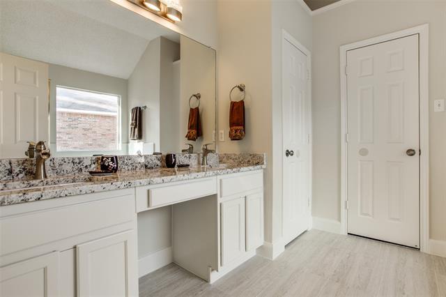 Building Photo - 3708 Villanova Dr