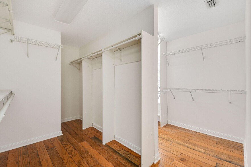 Building Photo - 207 Banyanwood Pt