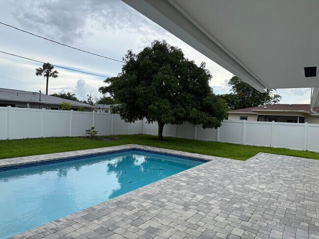 Building Photo - 105 Palamino Cir