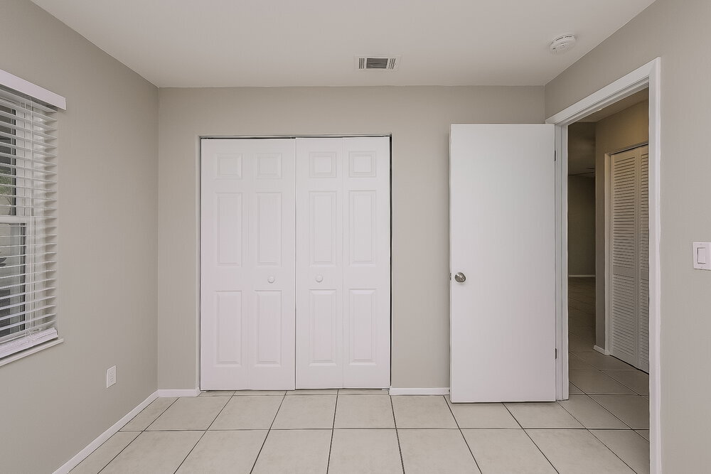 Building Photo - 908 Pine Ridge Cir E