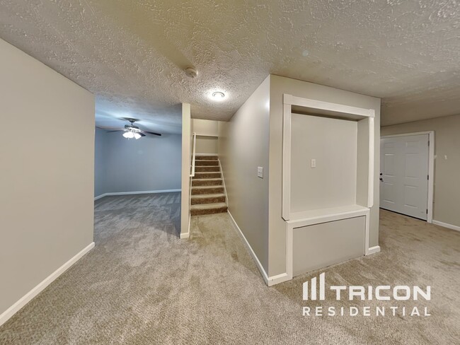 Building Photo - 5723 3 Lakes Dr