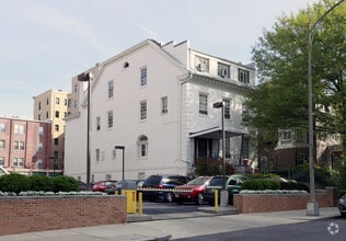 Building Photo - 2009 Wyoming Ave NW
