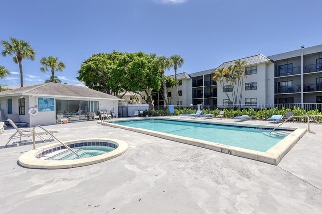 Building Photo - 240 SE 10th St