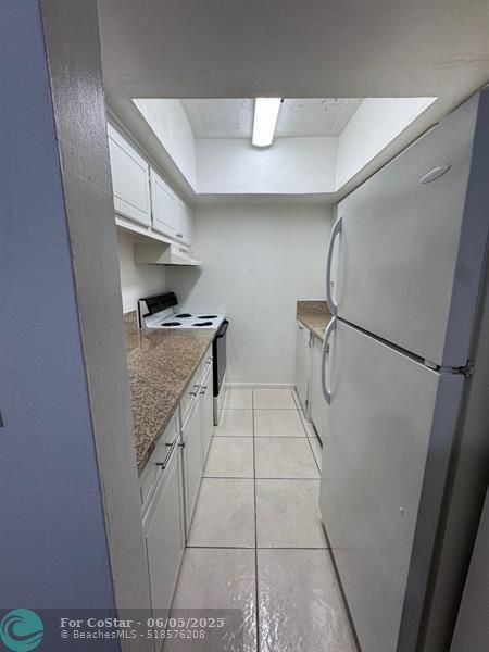 Building Photo - 515 S Sequoia Dr