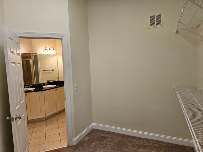 Building Photo - Beautiful 3 Bedroom 2 bath Home in Hampste...