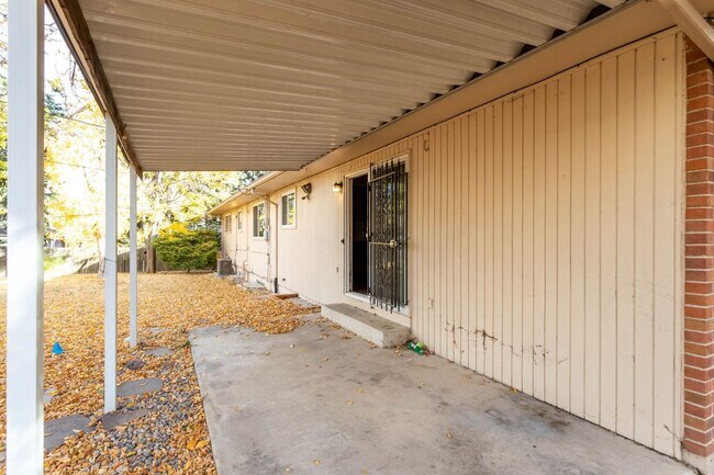 Building Photo - Comfortable Ranch-Style Living with Large Fenced Backyard!