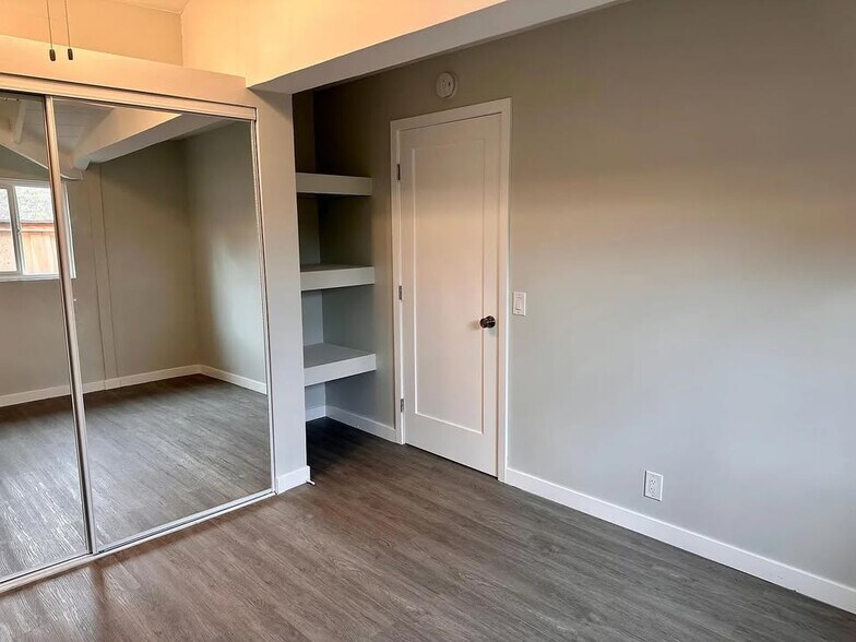 Building Photo - 2203A Alta Vista Dr