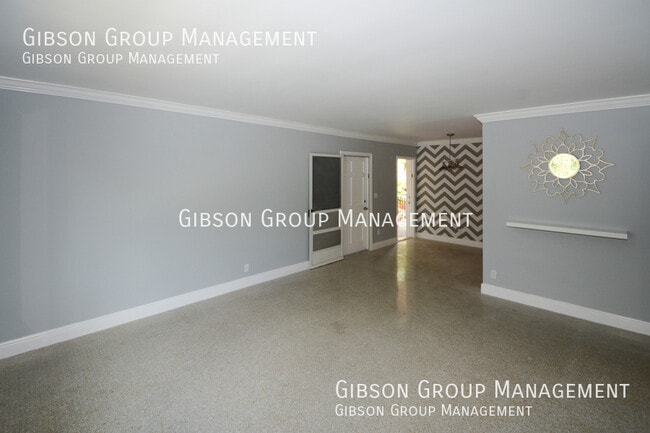 Building Photo - 806 NE 16th St