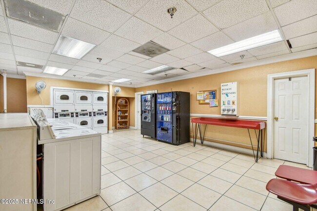 Building Photo - 311 W Ashley St