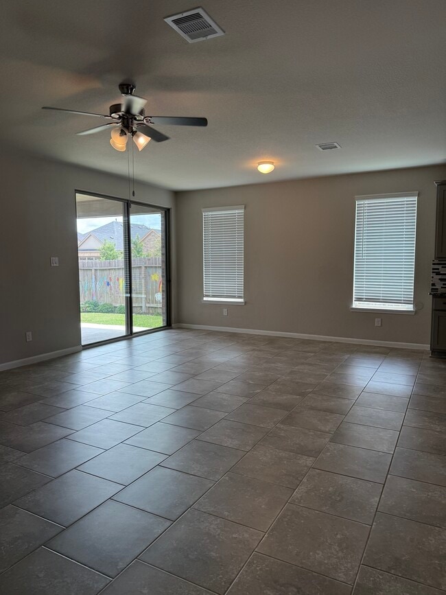 Building Photo - 8527 Golden Field Dr