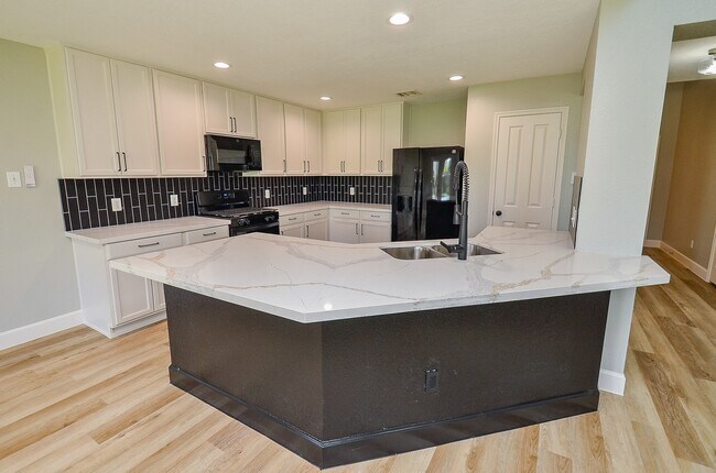 Building Photo - 2103 Orchard Frost Dr