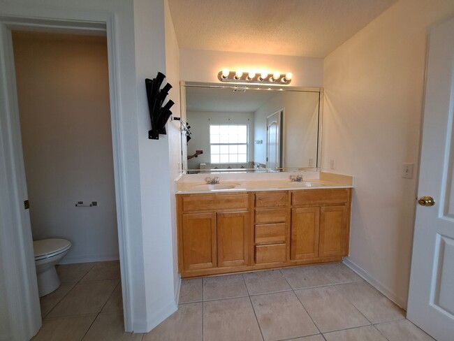 Building Photo - Recently renovated 4BR/3BA close to NAS an...