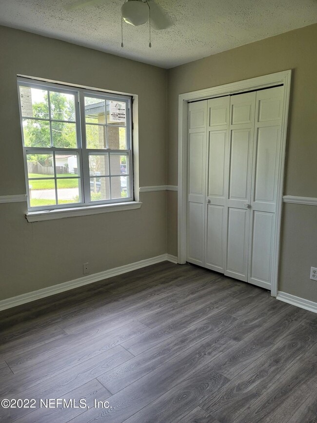Building Photo - 6442 Ballejo Ct N