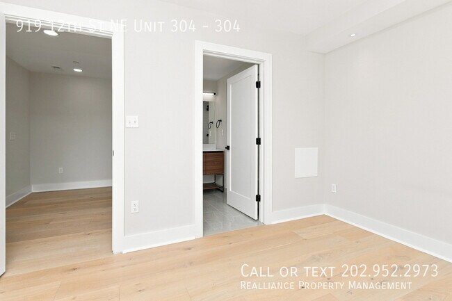 Building Photo - 919 12th St NE