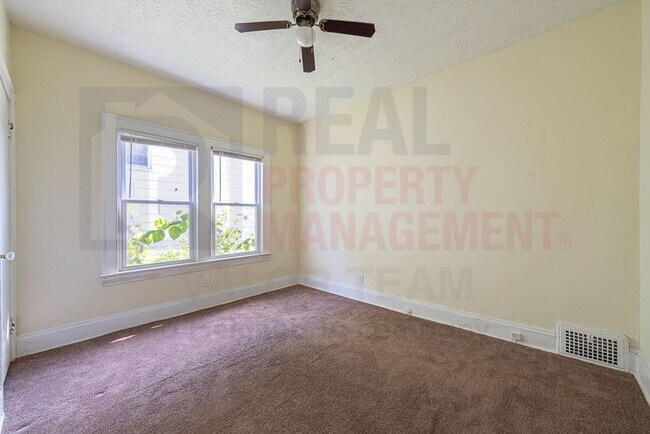 Building Photo - 3633 E 153rd St