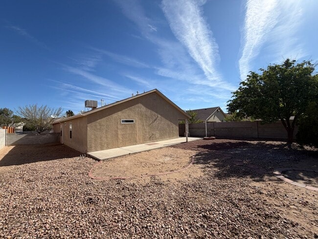 Building Photo - 3 Bedroom Single Story Home Available Near Unser Blvd NW & Irving Blvd NW