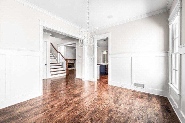 Building Photo - Stunning 5BE/4.5BA home nestled in the hig...