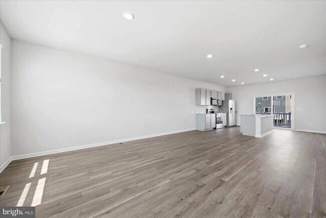 Building Photo - 122 Bowers St