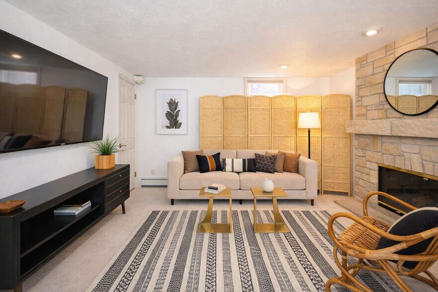 Building Photo - 1500 Palisades Dr