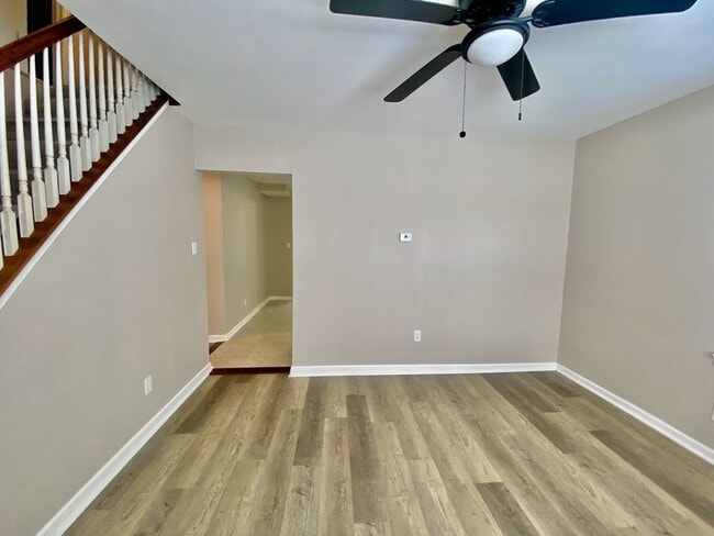 Building Photo - SPACIOUS 4 BED/2 BATH HOUSE-Luxury Vinyl F...