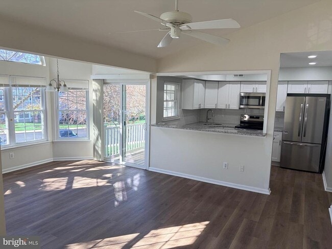 Building Photo - 1905 Bennett Pl