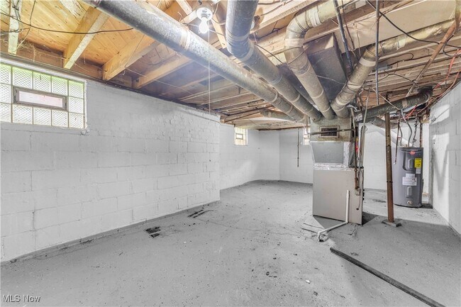 Building Photo - 204 Broad Ave NW