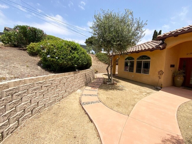 Building Photo - Large Private Yard with View- 1BD/BA ADU