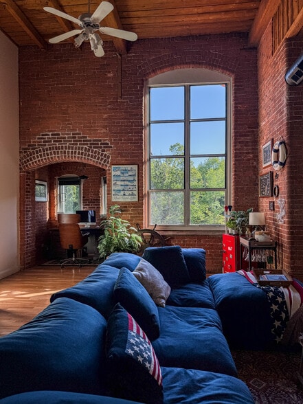 Building Photo - 494 Woonasquatucket Ave