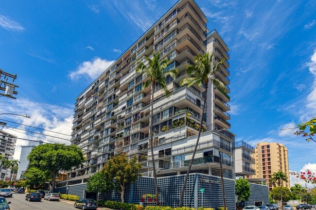 Building Photo - The Townhouse 1bd/1ba/1pk w extra large lanai