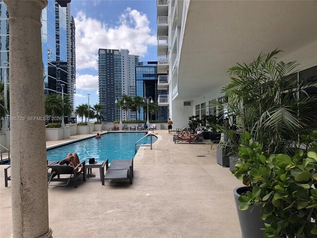 Building Photo - 1200 Brickell Bay Dr