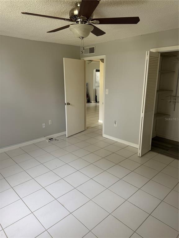 Building Photo - 810 Oakgrove Dr