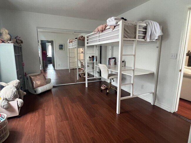 Bedroom 2 - 4917 Lindley Ave