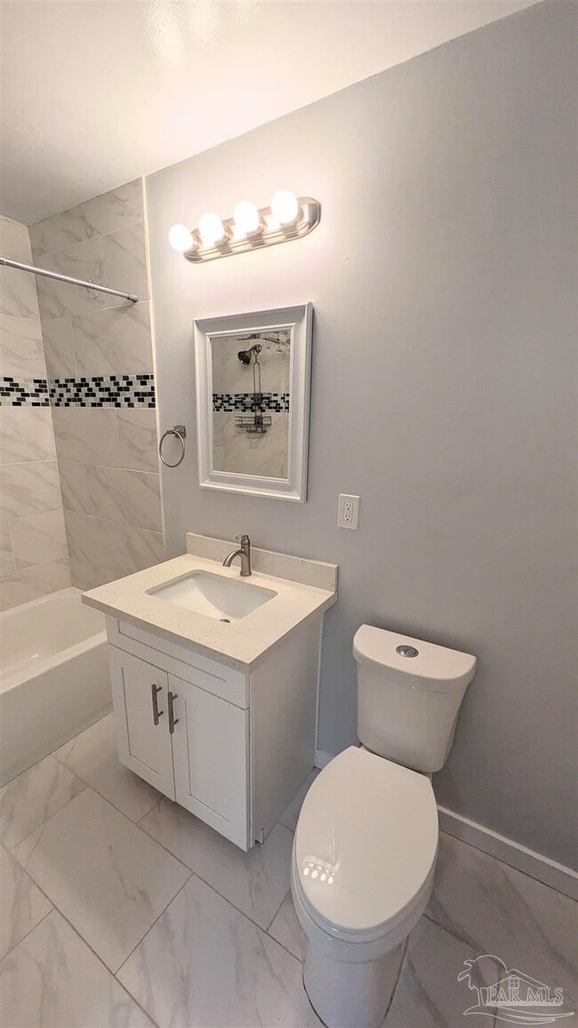 Building Photo - 5912 Sarah Dr