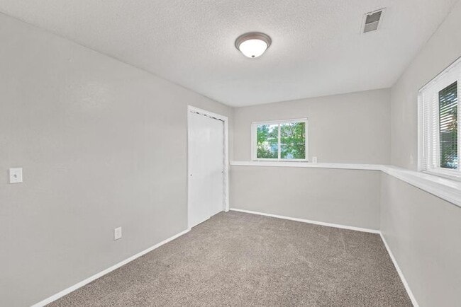 Building Photo - Spacious 5-Bedroom Home in Paradise Hills ...