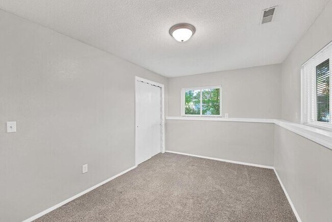 Building Photo - Spacious 5-Bedroom Home in Paradise Hills – North Grand Junction