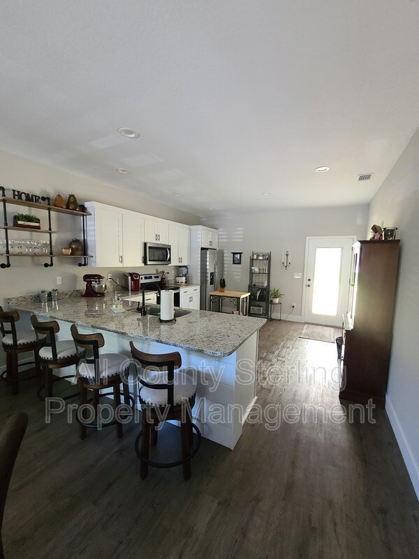 Building Photo - 161 SW Yulan St