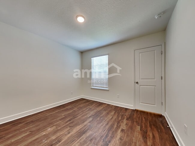 Building Photo - 1019 Tan Tara Trl