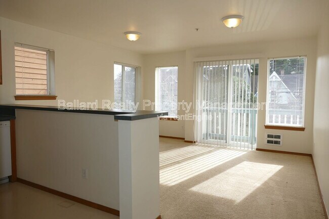 Building Photo - 1550 NW 51st St