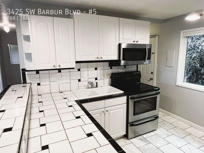 Building Photo - 3425 SW Barbur Blvd